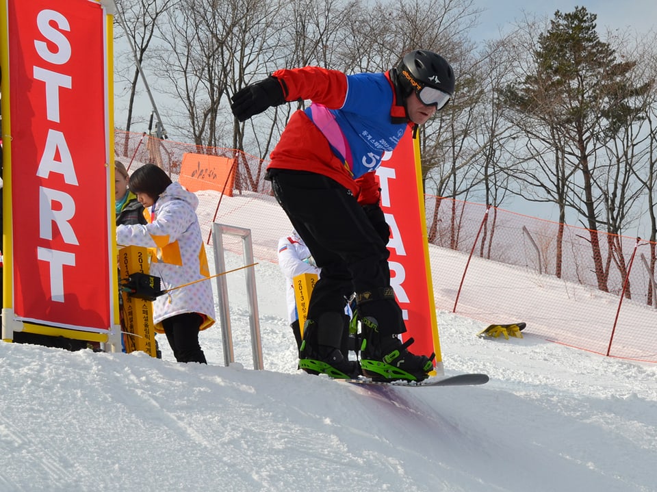 Cyrill von Mentlen auf dem Snowboard.