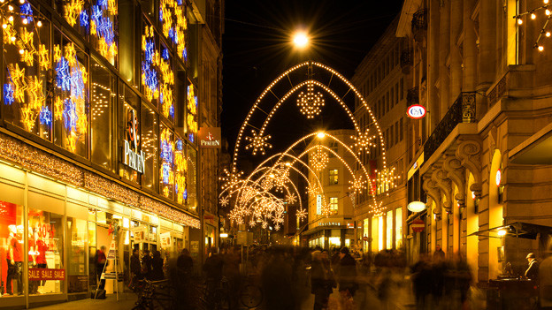 Sonntagsverkauf Weihnachten 2022 Basel Weihnachtsbeleuchtung Hörer werben für «ihre» Stadt Aufsteller SRF